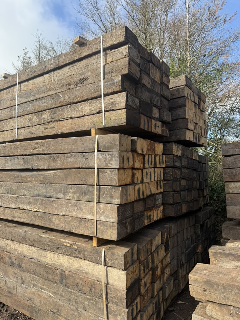 Reclaimed High Grade A Sleepers 250mm x 150mm x 2.5/2.6m