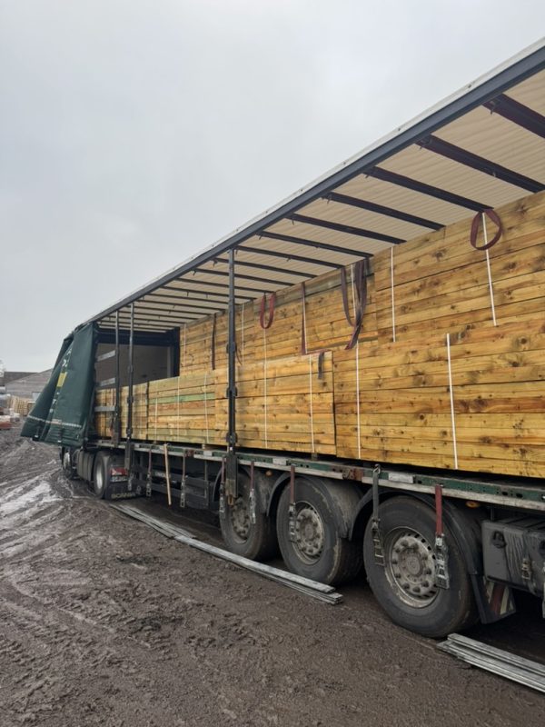 NEW SOFTWOOD SLEEPERS TANALISED 200MM X 100MM X 2.4M JUST CAME OFF LORRY! - Image 4