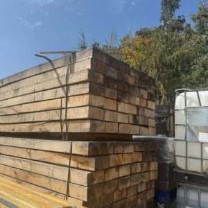 SEASONED OAK 200X100X2.4 SOLD AS LANDSCAPING TIMBER MUST TAKE IN CONDITION AS SEEN.