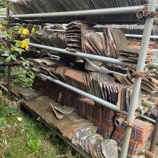 RECLAIMED HIPS AND BONNETS SMOOTH TILES