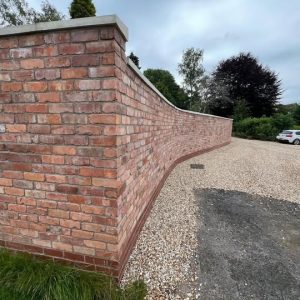 RECLAIMED MIXED COMMONS AND WIRECUT BRICKS TO CLEAR THOUSANDS AVAILABLE CRANE DELIVERY AVAILABLE