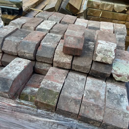 Reclaimed Single Cant Plinth Brick – Strong Wall Base, Worcestershire - Image 2