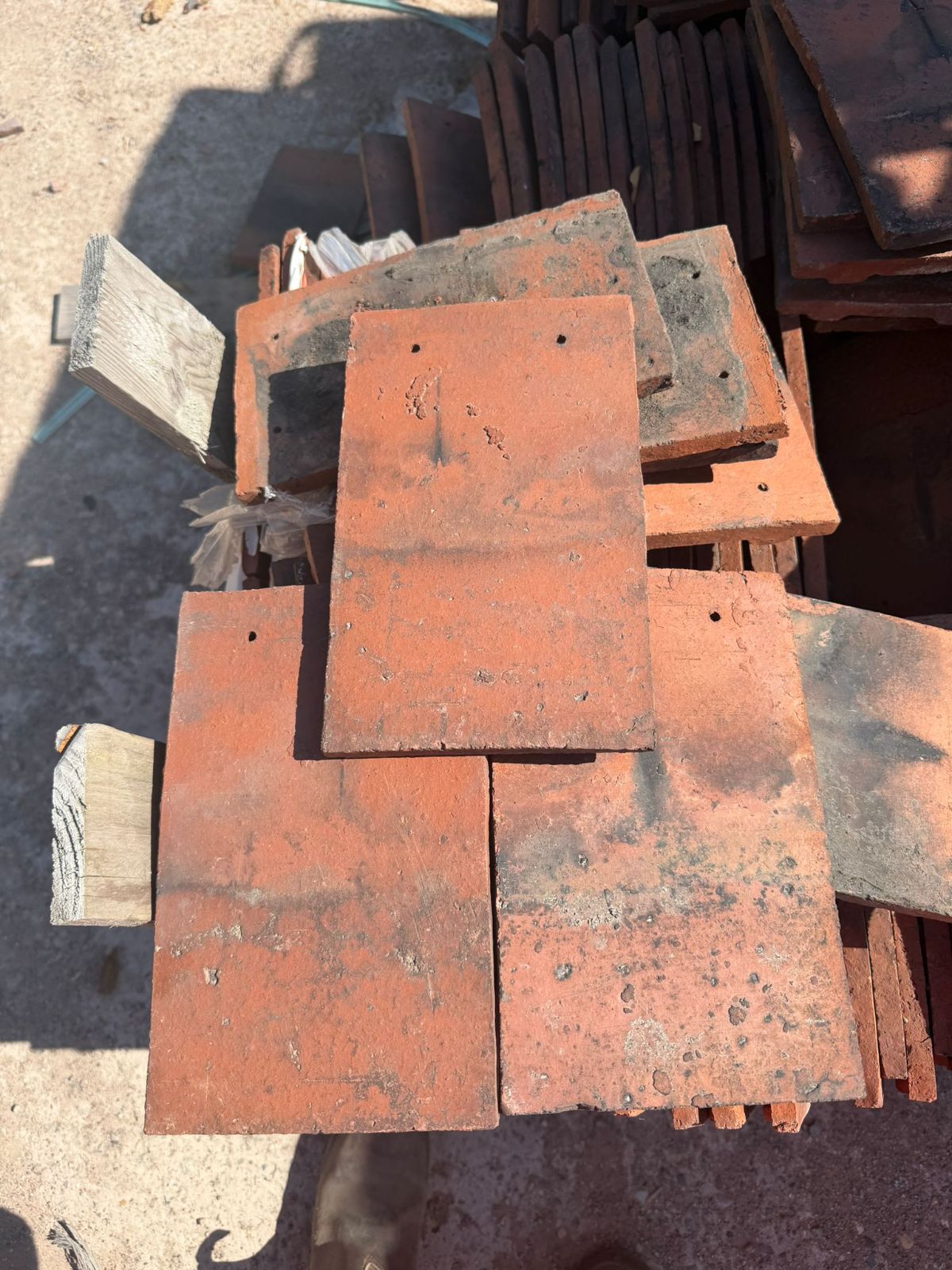 Red Plain Clay Roof Tiles – Reclaimed in Worcestershire - Image 2