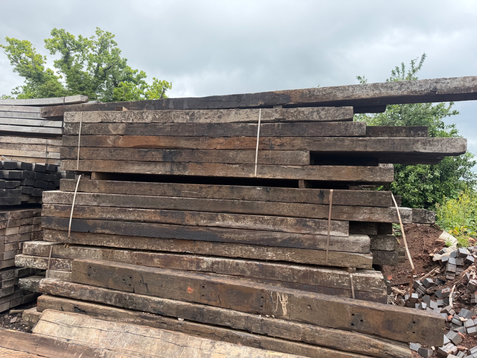 Reclaimed Timbers Railwaysleepers – Grade A, 2.6m | Whitford