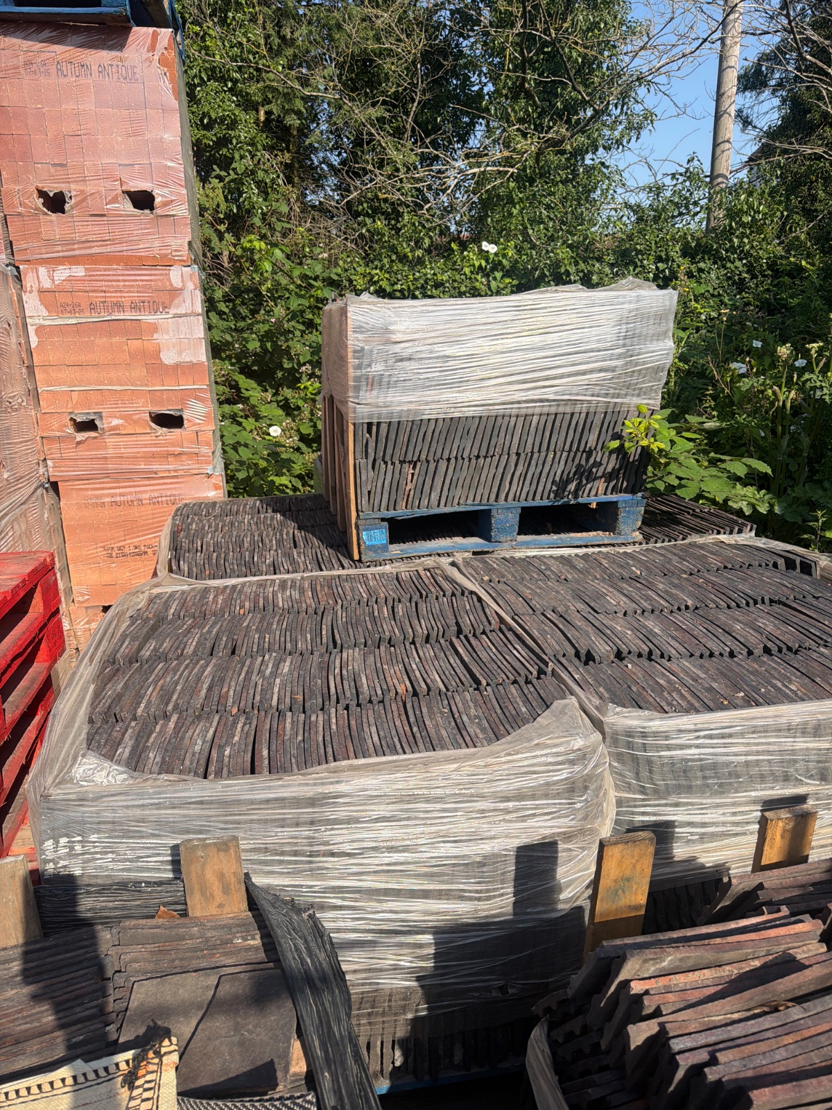 Reclaimed Sand Faced Dark Tiles – Quality Roof Tiles Worcestershire