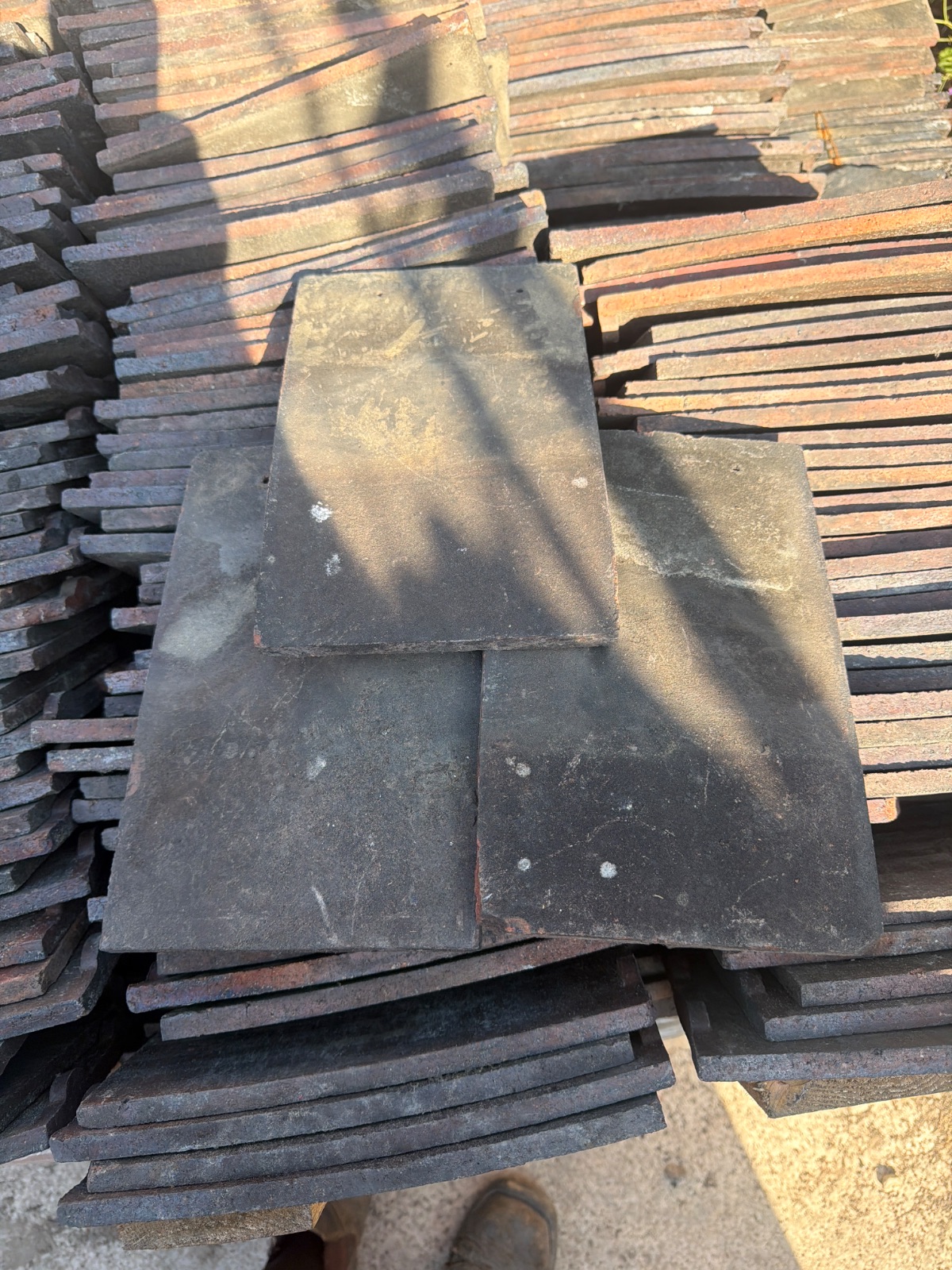 Reclaimed Sand Faced Dark Tiles – Quality Roof Tiles Worcestershire - Image 2